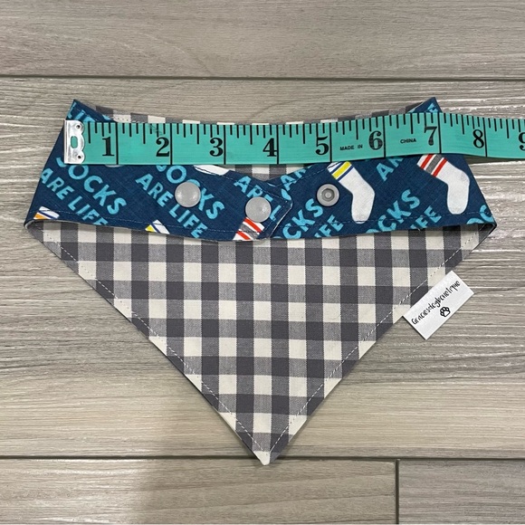 Reversible Bandana With Snaps for Dogs Size Small - Picture 13 of 14